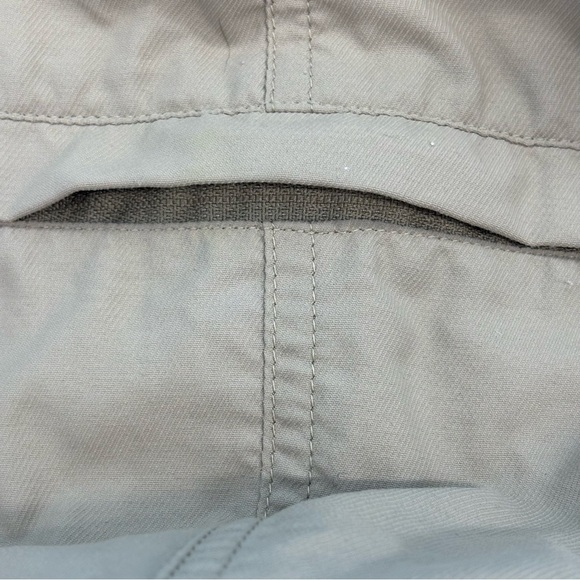 L.L. Bean Traveler Cargo Convertible Khaki Hiking Pants Size 10 - Picture 5 of 11